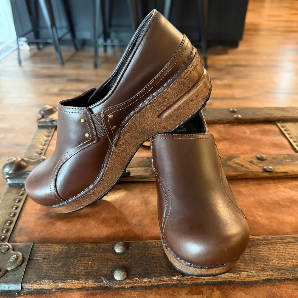 Dansko Women's Phoebe Clog - Picture 6 of 8